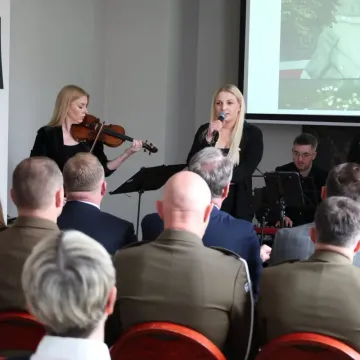 W Radomsku oddano hołd bohaterom. Był apel i salwa honorowa