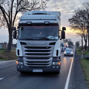 Kierowca ciężarówki potrącił pieszą