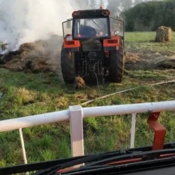 Pożar 50 balotów siana w Kuźnicy