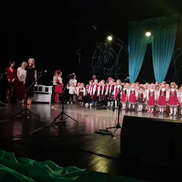 [WIDEO] Krakowiak, śpiewy ludowe. Wyjątkowy Dzień Babci i Dziadka w Radomsku