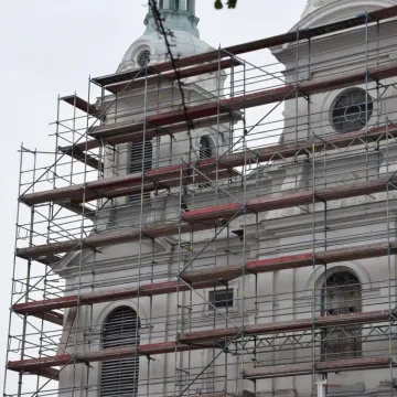 Kościelne wieże w renowacji