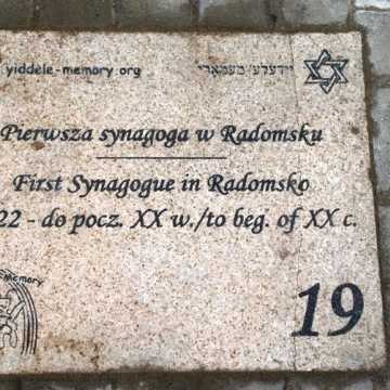 Tablice żydowskiego muzeum w Radomsku zostaną wymienione. Zadba o to nowa fundacja