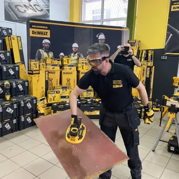 Akademia DeWalt w „Mechaniku”. Prestiżowy program tylko dla 10 szkół w kraju