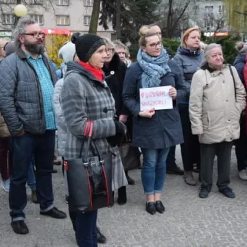 Wiec poparcia dla strajkujących nauczycieli w Radomsku
