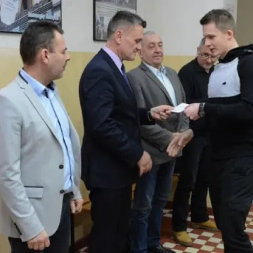 Uczniowie Elektryka z certyfikatami