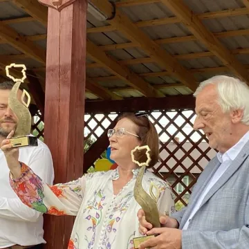 W Sudzinku otwarto nową drogę. Wstęgę przecinał m.in. wicemarszałek Sejmu RP