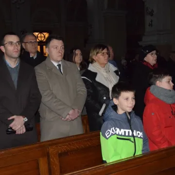 Modlitwa i złożenie kwiatów. Radomsko upamiętnia ofiary stanu wojennego