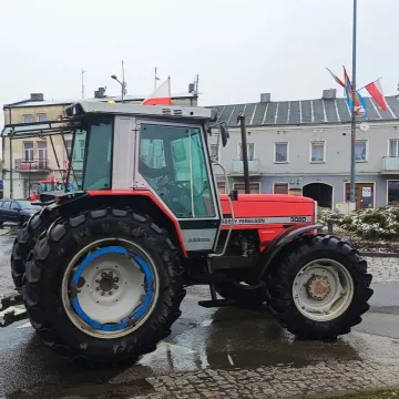 Kawalkada ciągników jedzie na Radomsko