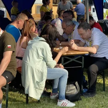 W Gomunicach poszli i pobiegli dla pszczół