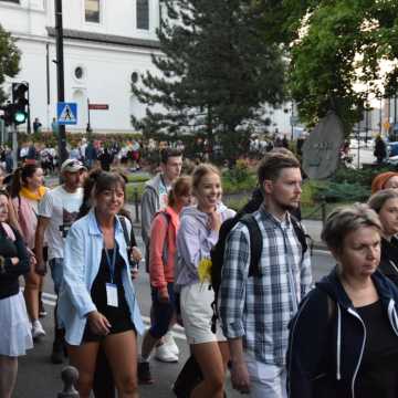 Podróż wiary. Pielgrzymi z Radomska w drodze na Jasną Górę