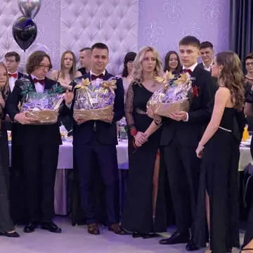 Szampańska zabawa studniówkowa ZSE w Radomsku