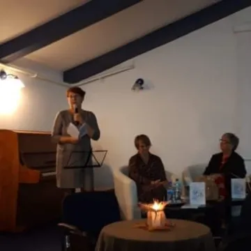 „Ten czas”. Ewa Kaczmarczyk promowała swój tomik poezji