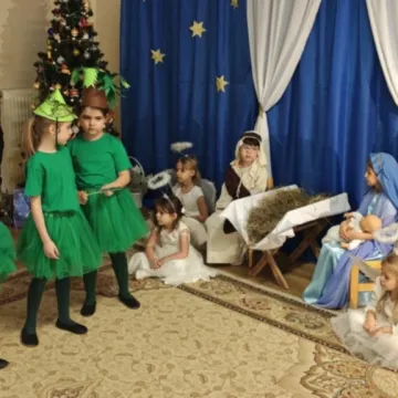 Wigilijne kolędowanie i jasełka w przedszkolu nr 6