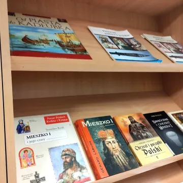 966. Chrzest Polski - wystawa w bibliotece w Radomsku