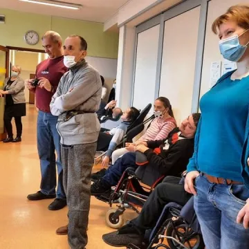 Podopieczni Środowiskowego Domu Samopomocy obdarowani „Myśliwską Paczką”