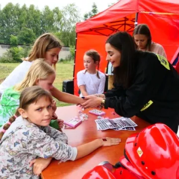 Strażacki piknik rodzinny w Dąbrówce zintegrował mieszkańców