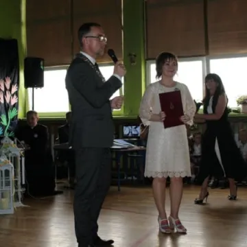 PSP 8 w Radomsku nadano imię „Przyjaciół Dzieci”. Uroczystości 50-lecia