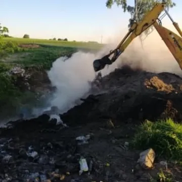 Pożar wysypiska śmieci w Dmeninie