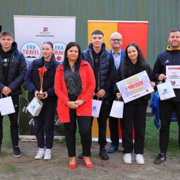 W gminie Przedbórz poszukiwali pieczonego ziemniaka