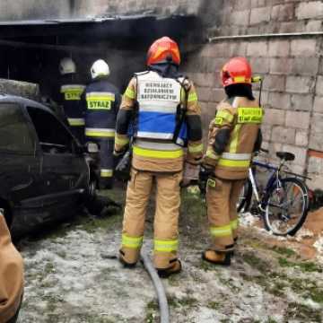 Maluszyn: płonął garaż oraz samochód