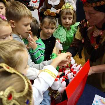 Przedszkolaki świętują Międzynarodowy Dzień Postaci z Bajek