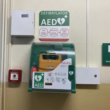 Kilka sekund może uratować życie. Nowe defibrylatory w Radomsku
