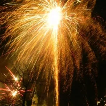 Noworoczne fajerweki na placu 3 Maja