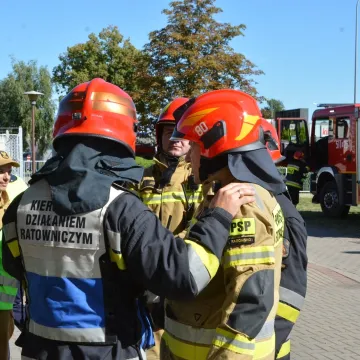 Ewakuacja ZSP 1 w Radomsku. Był pożar, strzały i osoby ranne