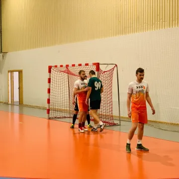 Remis w meczu na szczycie radomszczańskiej halówki