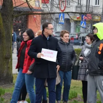 Wiec poparcia dla strajkujących nauczycieli w Radomsku