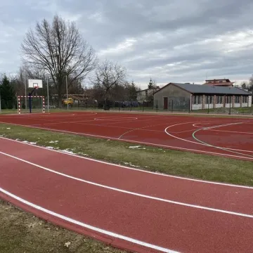 Przy PSP3 w Radomsku powstał kompleks lekkoatletyczny
