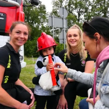 Strażacki piknik rodzinny w Dąbrówce zintegrował mieszkańców