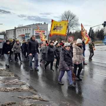 [WIDEO] Orszak Trzech Króli 2025 w Radomsku. „Kłaniajcie się królowie!”