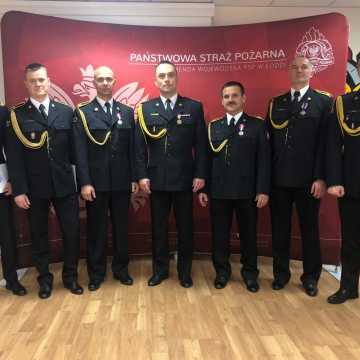 Odznaczenia i awanse dla strażaków z Radomska