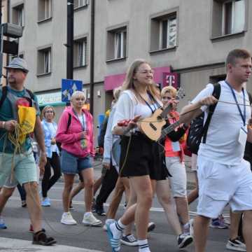 Podróż wiary. Pielgrzymi z Radomska w drodze na Jasną Górę