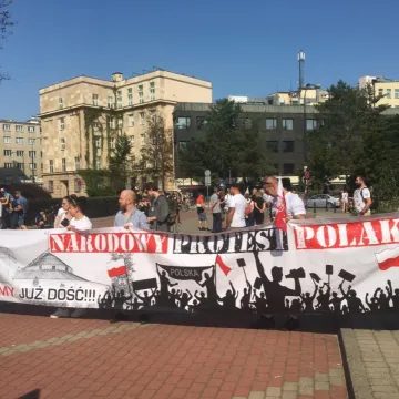 Radomszczanie na marszu „Zakończyć plandemię! Dość kłamstw!”