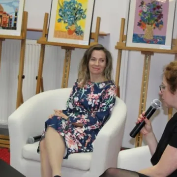 Spotkanie z laureatką nagrody NIKE - Joanną Bator w bibliotece w Radomsku