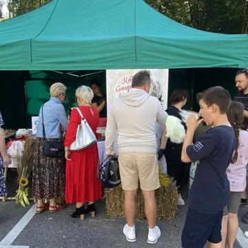 Kulinarna uczta przed starostwem w Radomsku