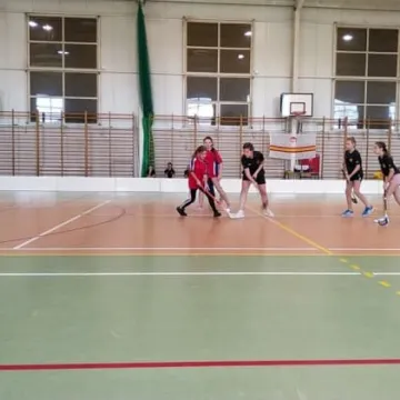 Wygrana drużyn z Gomunic i Kodręba w Unihokejowych Mistrzostwach Powiatu
