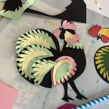 Ozdabiać każdy może. Dzieci tworzyły opoczyńskie koguciki