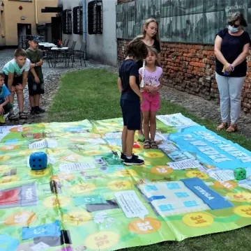 Wakacyjne warsztaty edukacja–segregacja w radomszczańskim muzeum