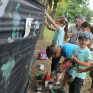 Warsztaty plastyczne „Mania malowania” w plenerze