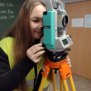 Nowy sprzęt dla przyszłych geodetów z „Mechanika” w Radomsku