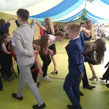 Bal na zakończenie ósmej klasy w PSP nr 2 w Radomsku