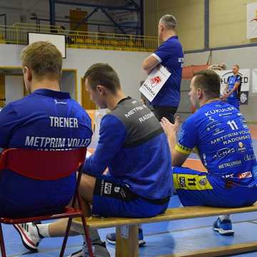 Emocje na parkiecie. METPRIM Volley Radomsko zwycięża ze Skrą II Bełchatów