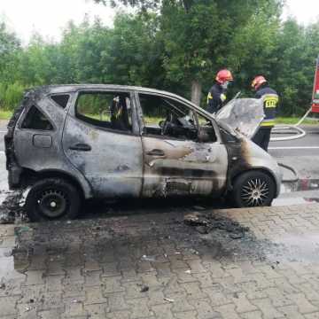 Na ul. Przedborskiej w Radomsku spłonął samochód