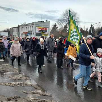 [WIDEO] Orszak Trzech Króli 2025 w Radomsku. „Kłaniajcie się królowie!”