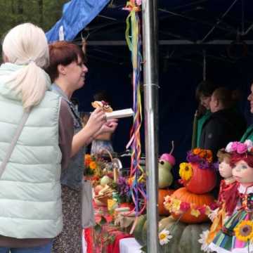 Jesienny piknik z KGW „Grzebień i Wyczesane”. Była pomoc, zabawa i integracja