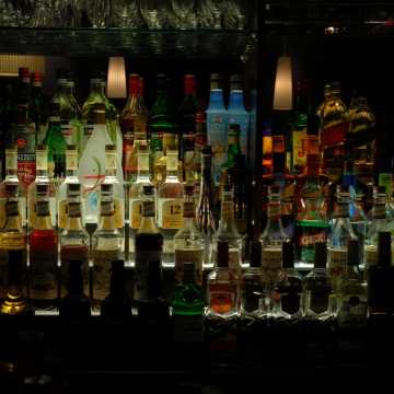 Restauratorzy zostaną zwolnieni z opłat za koncesję na alkohol. Jest decyzja Rady Miasta