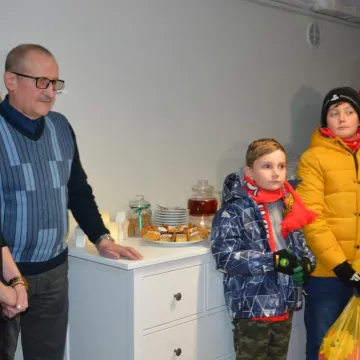 Widzewiacy w „Kamilu” ze świątecznymi prezentami